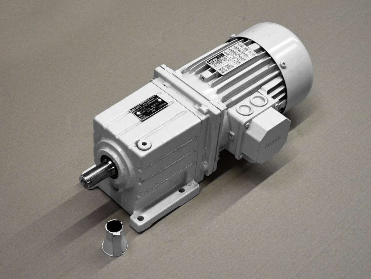 Getriebemotor-Lenze-Welle-mit- 