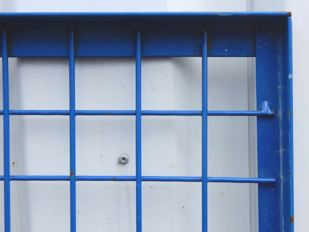 LOORGVEL Schutzgitter Für Notleuchten – Robuster Drahtkäfig Mit Kantenschutz, Wandmontage
