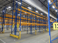 Lichte Weite 1900 Palettenregal Schwerlastregal Regalzeile Traverse Höhe 3000 Jungheinrich Typ B MPB  Lichte Weite 1900 Palettenregal Schwerlastregal Regalzeile Traverse Höhe 3000 Jungheinrich Typ B MPB