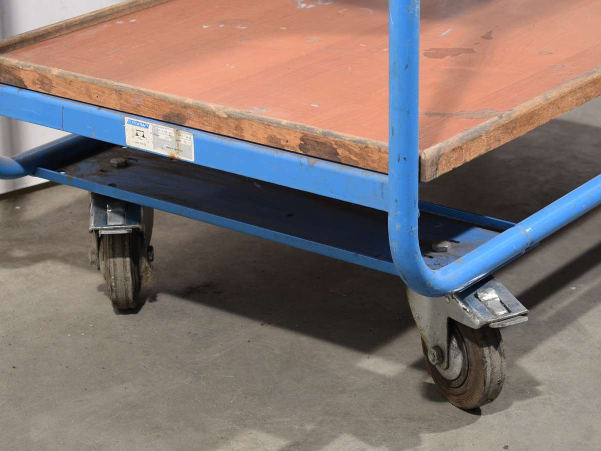 Produktbild von Eurokraft Pro Tischwagen 150 Kg – 2 Ladeflächen Mit Aufkantung, Luftbereifung, Lichtblau