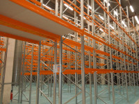 Arestant Palettenregalanlage mit Durchgang  Arestant Palettenregalanlage mit Durchgang