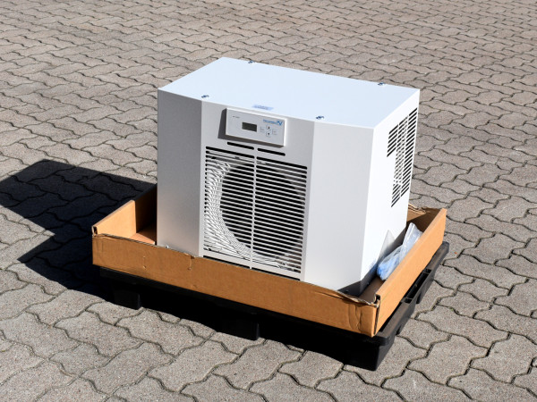 Pfannenberg DTT 6201 Dachaufbau-Kuehlgeraet 1000 W Schaltschrank-Kuehlgeraet