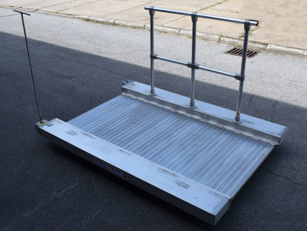 Montageplattform Günzburger Steigtechnik Podest Hebebühne Arbeitsbühne 200 kg
