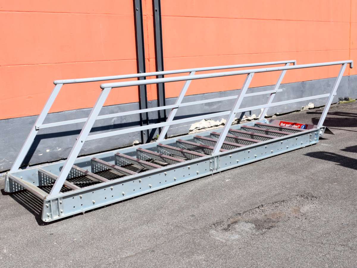 Industrietreppe Stahltreppe H2585 mm Stahlwangentreppe