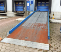Albers mobile Verladerampe L11000 x B2500 mm Auffahrrampe Traglast 12000 kg Albers mobile Verladerampe L11000 x B2500 mm Auffahrrampe Traglast 12000 kg