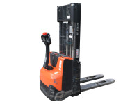 Flurförderzeug Lagersystem Hochubwagen Deichselstapler BT Hubhöhe 2.700 mm Flurförderzeug Lagersystem Hochubwagen Deichselstapler BT Hubhöhe 2.700 mm