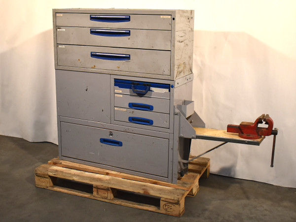 Fahrzeugeinrichtung mit Werktisch