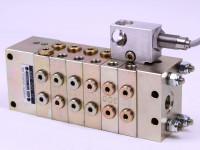 Vögele Progressiv-Scheibenverteiler PSA 1/0611C12 Schmierstoffversorgung Vögele Progressiv-Scheibenverteiler PSA 1/0611C12 Schmierstoffversorgung