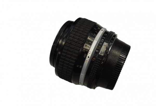  Nikon Extrem lichtstarkes Objektiv mit normalem Bildwinkel 50 mm f/1.2 Nikkor 